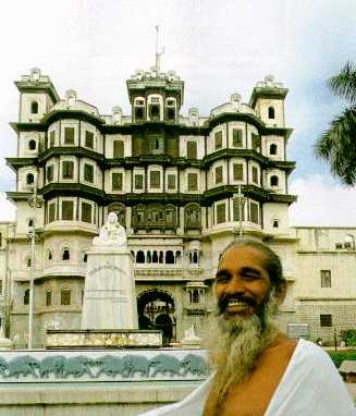 rajwada.jpg (38448 bytes)